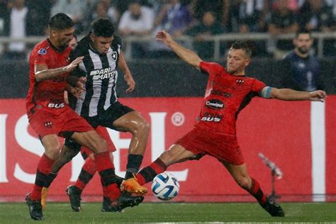 Botafogo empata em estreia de Bruno Lage, mas avança na Sul .